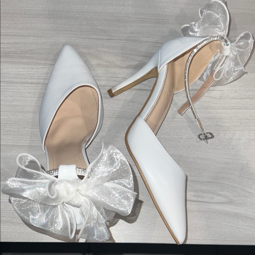 Elegant White Women's Heels with Bow Detail